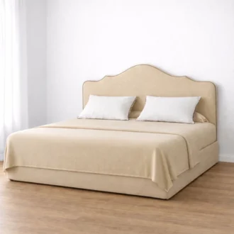 A Cama Fiore Classic inclui colchão e estrado fixo, oferecendo uma solução completa e pronta a utilizar desde o primeiro momento. Esta combinação assegura um suporte adequado, promovendo uma postura correta e um elevado nível de conforto durante o descanso.