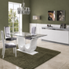 Sala de Jantar Almada com mesa de vidro, cadeiras e aparador