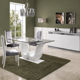 Sala de Jantar Almada com mesa de vidro, cadeiras e aparador