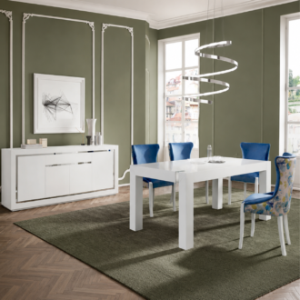 Sala de Jantar Loures com mesa branca, cadeiras estofadas e aparador